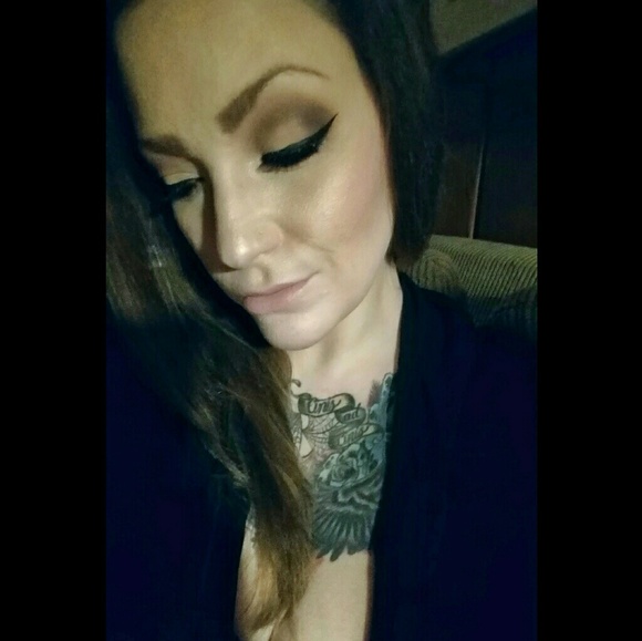 Meet your Posher, Julia - Picture 1 of 5